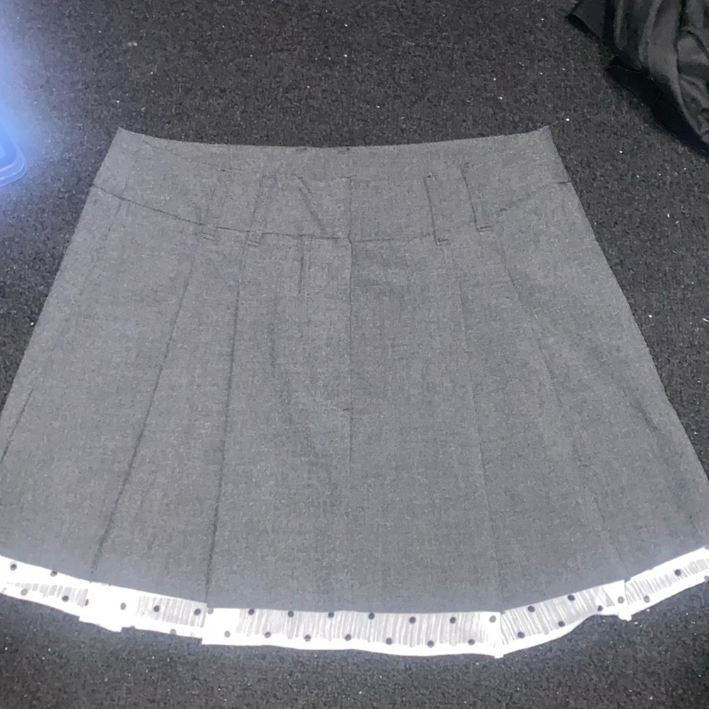 H&M grey and white poke-a-dot pleated skirt - Picture 1 of 3